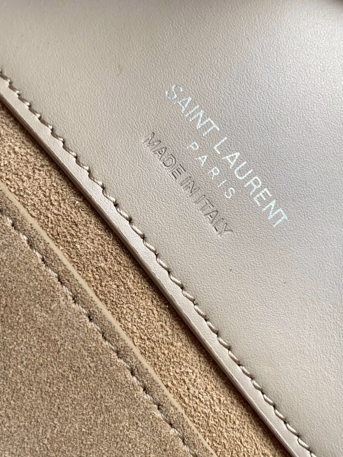 Saint Laurent Le 37 Small Bucket Bag in Beige Leather - Image 7
