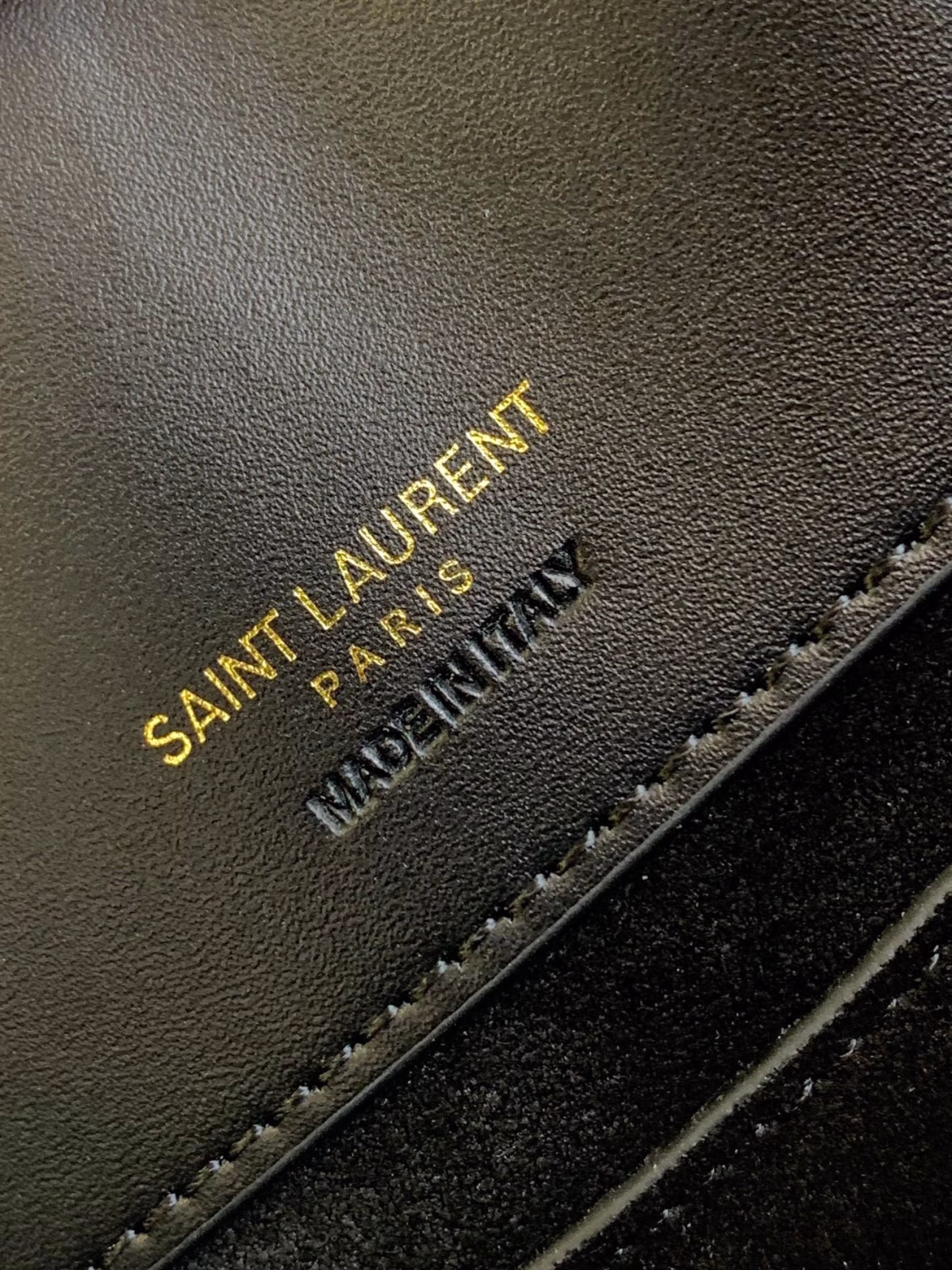 Saint Laurent Le 37 Small Bucket Bag in Black Leather - Image 4