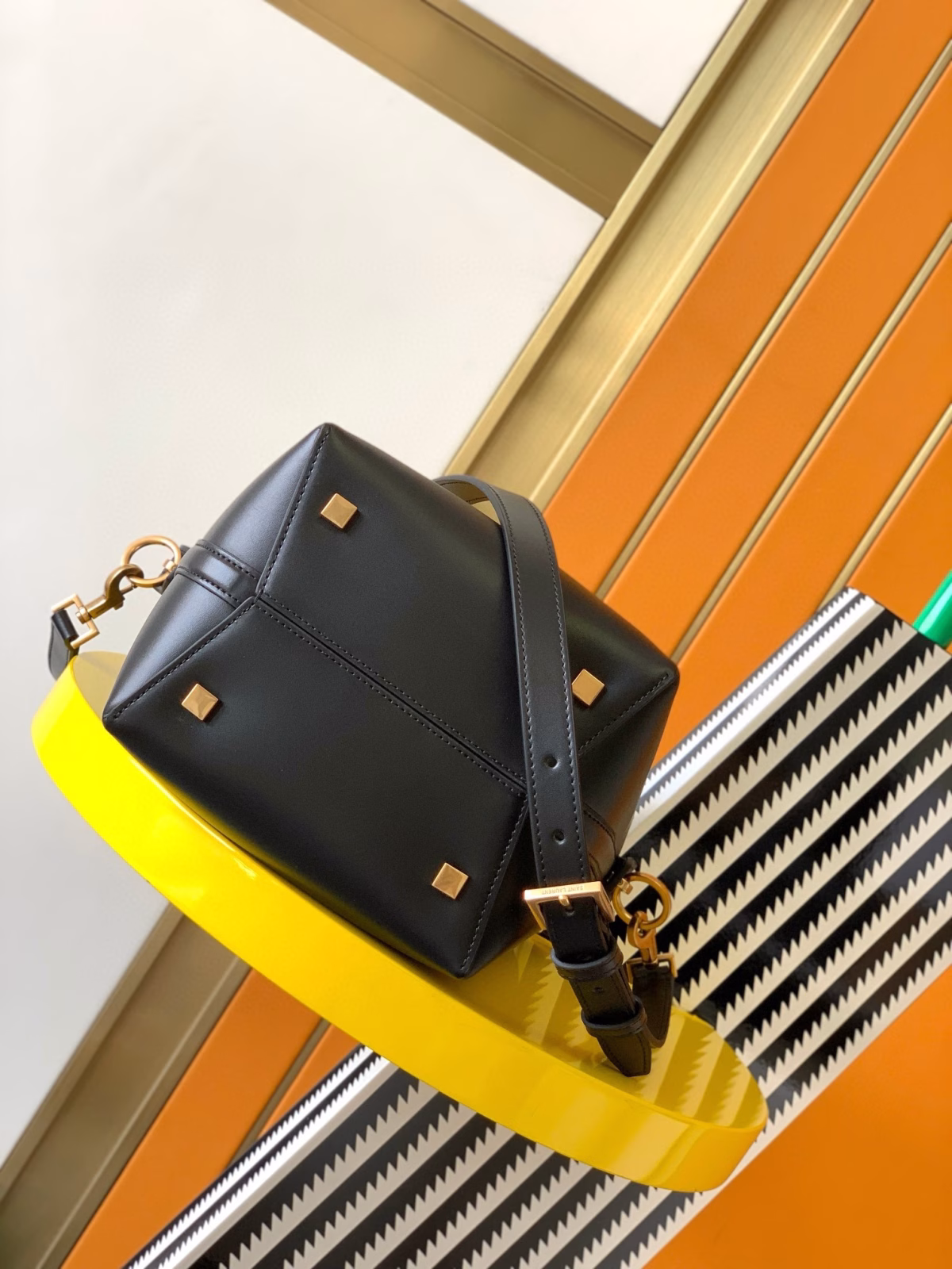 Saint Laurent Le 37 Small Bucket Bag in Black Leather - Image 10