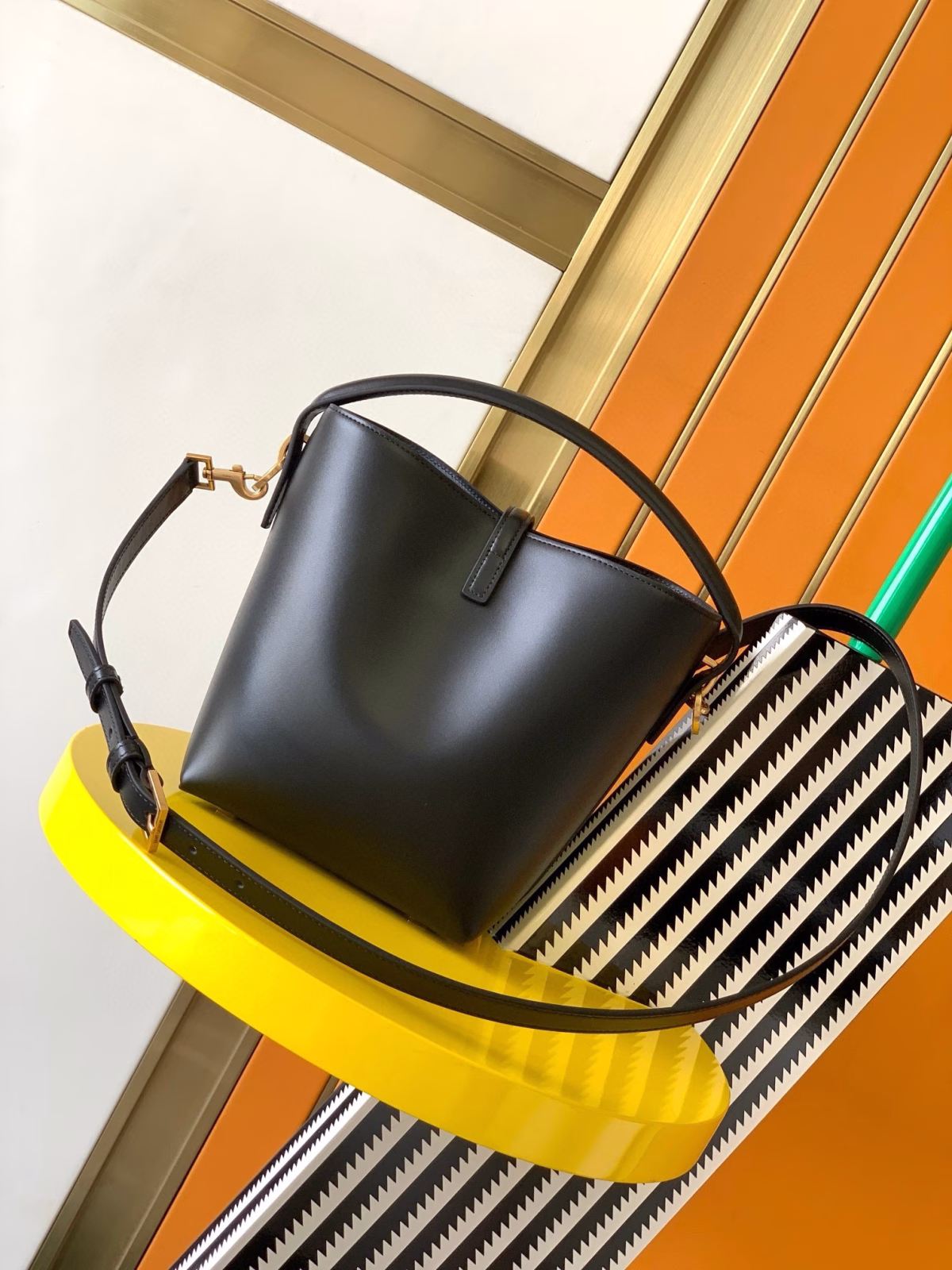 Saint Laurent Le 37 Small Bucket Bag in Black Leather - Image 2