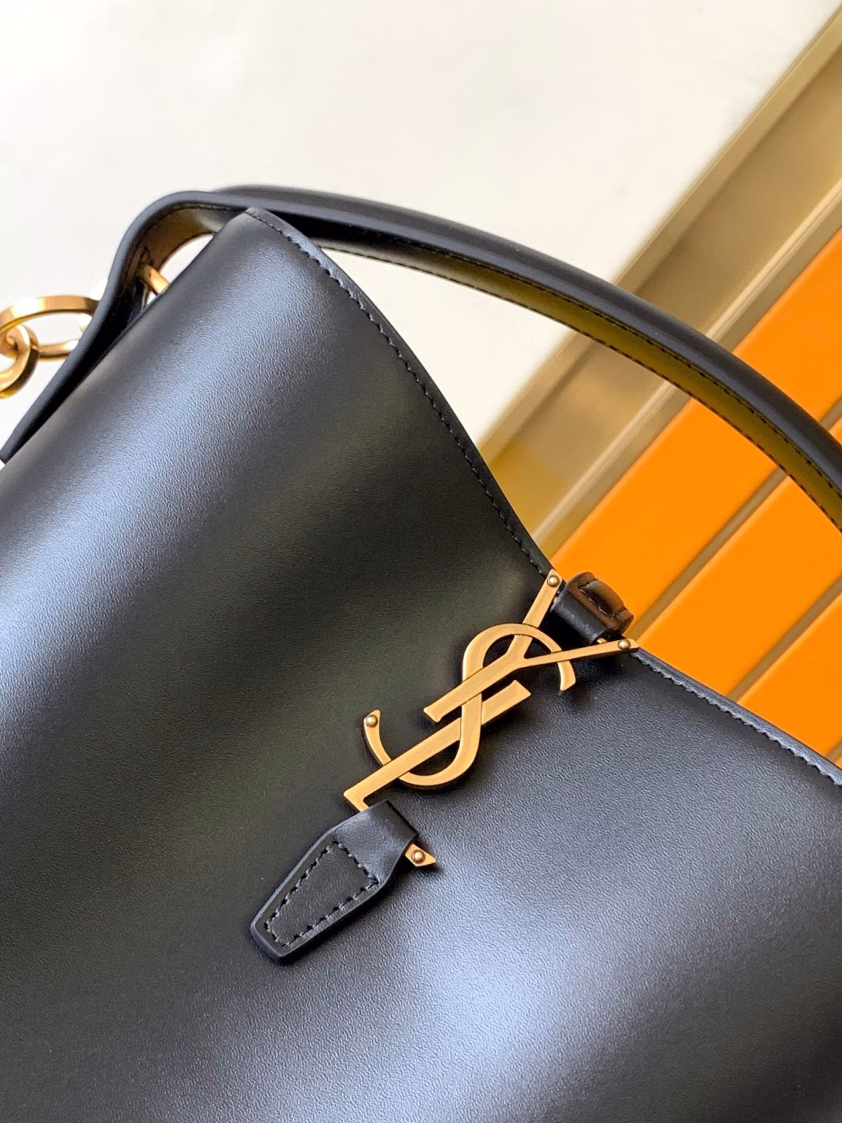 Saint Laurent Le 37 Small Bucket Bag in Black Leather - Image 5