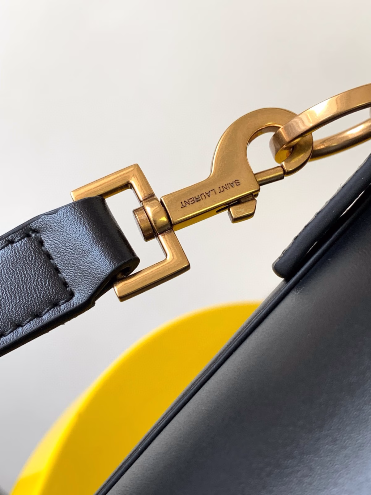 Saint Laurent Le 37 Small Bucket Bag in Black Leather - Image 7