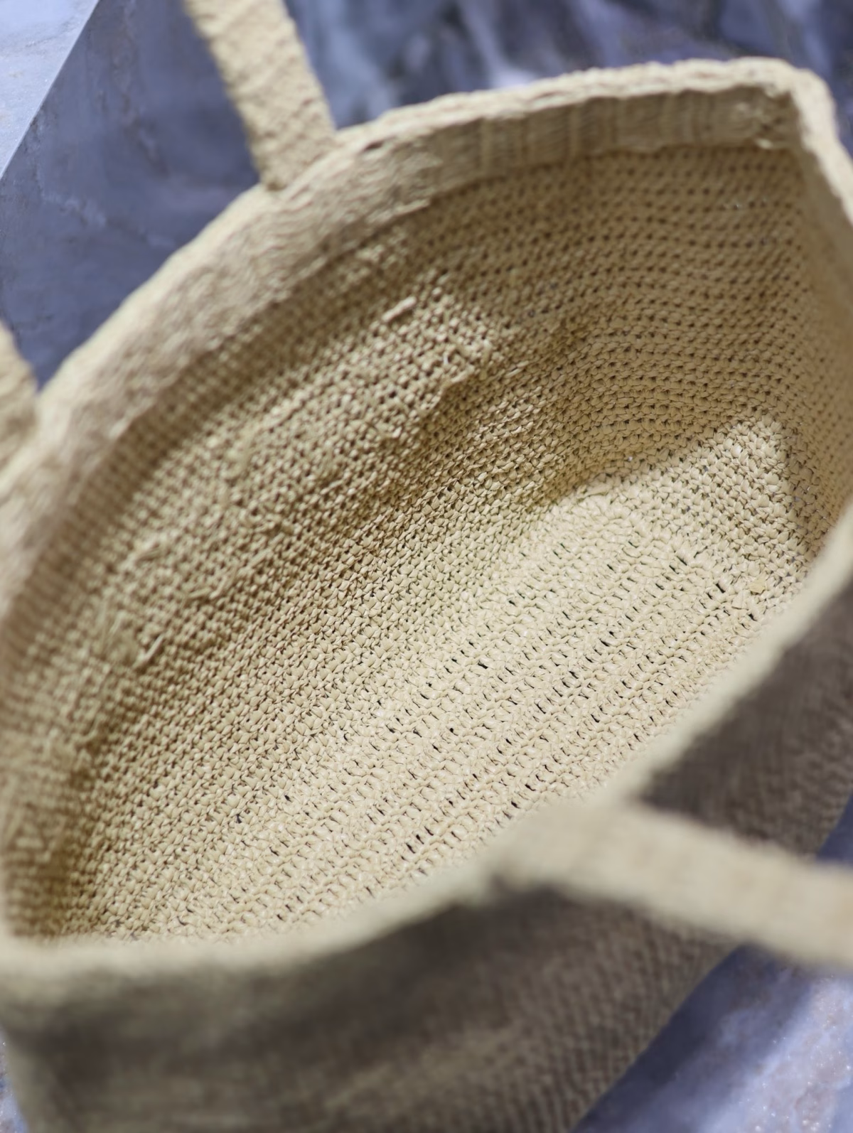 Saint Laurent Oversized Tote Bag in Naturel Raffia - Image 3