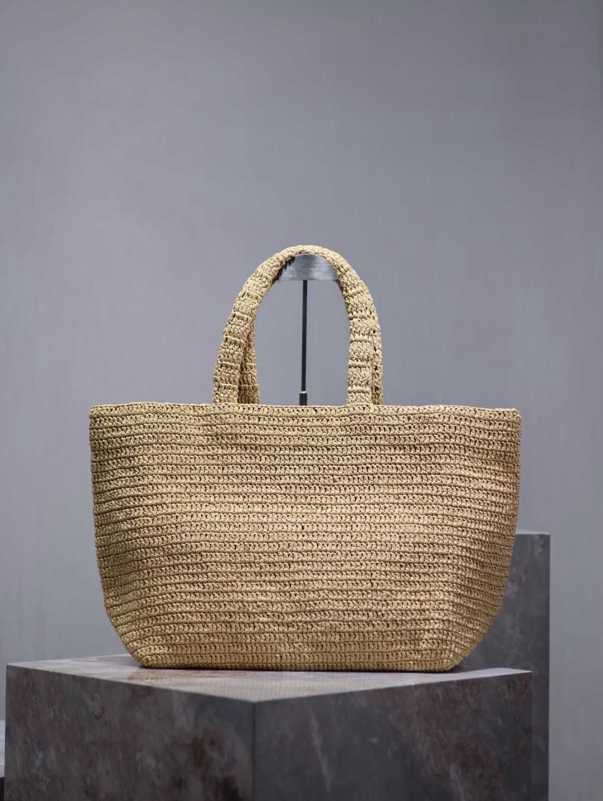 Saint Laurent Oversized Tote Bag in Naturel Raffia - Image 9