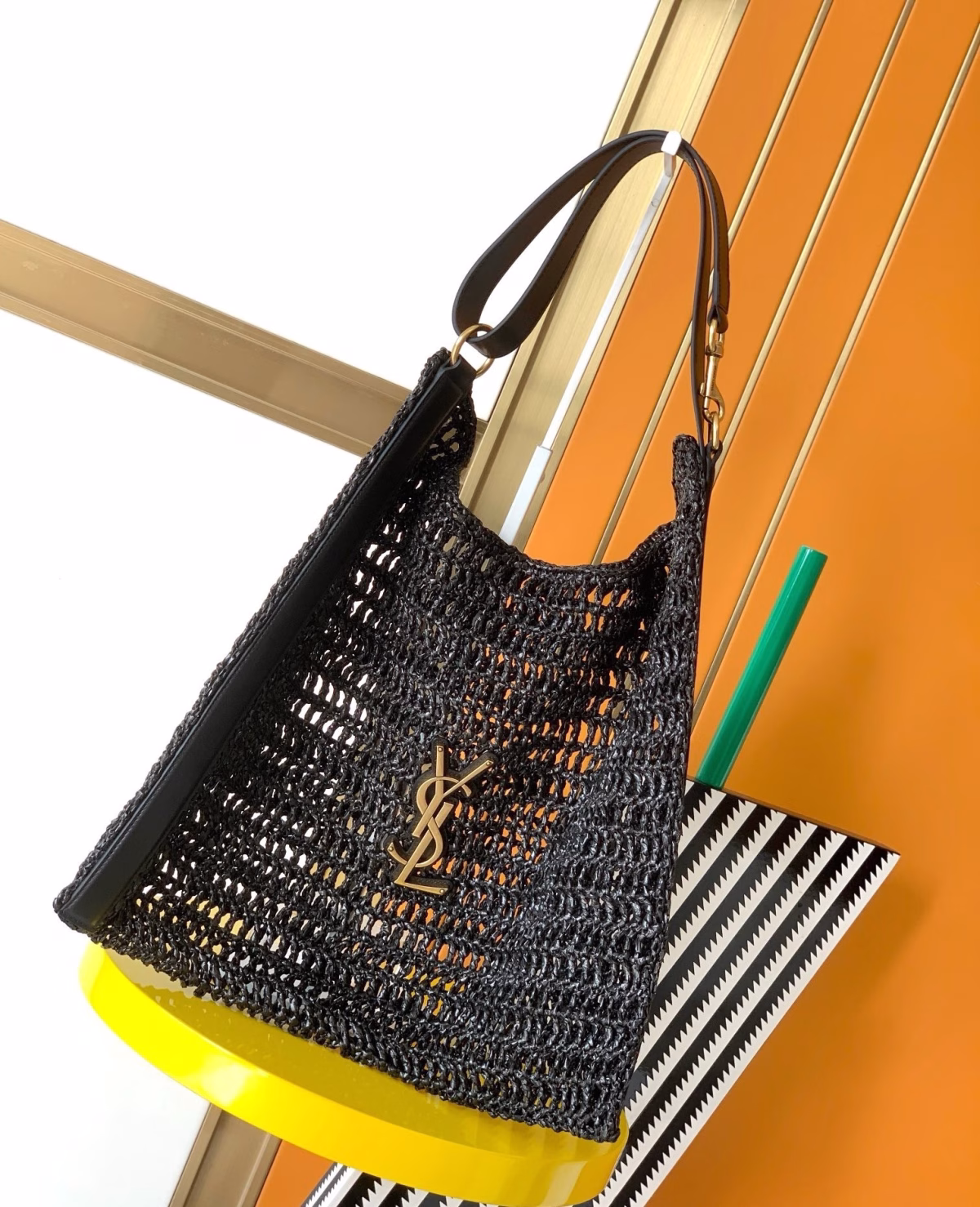 Saint Laurent Oxalis Shoulder Bag in Black Raffia - Image 2
