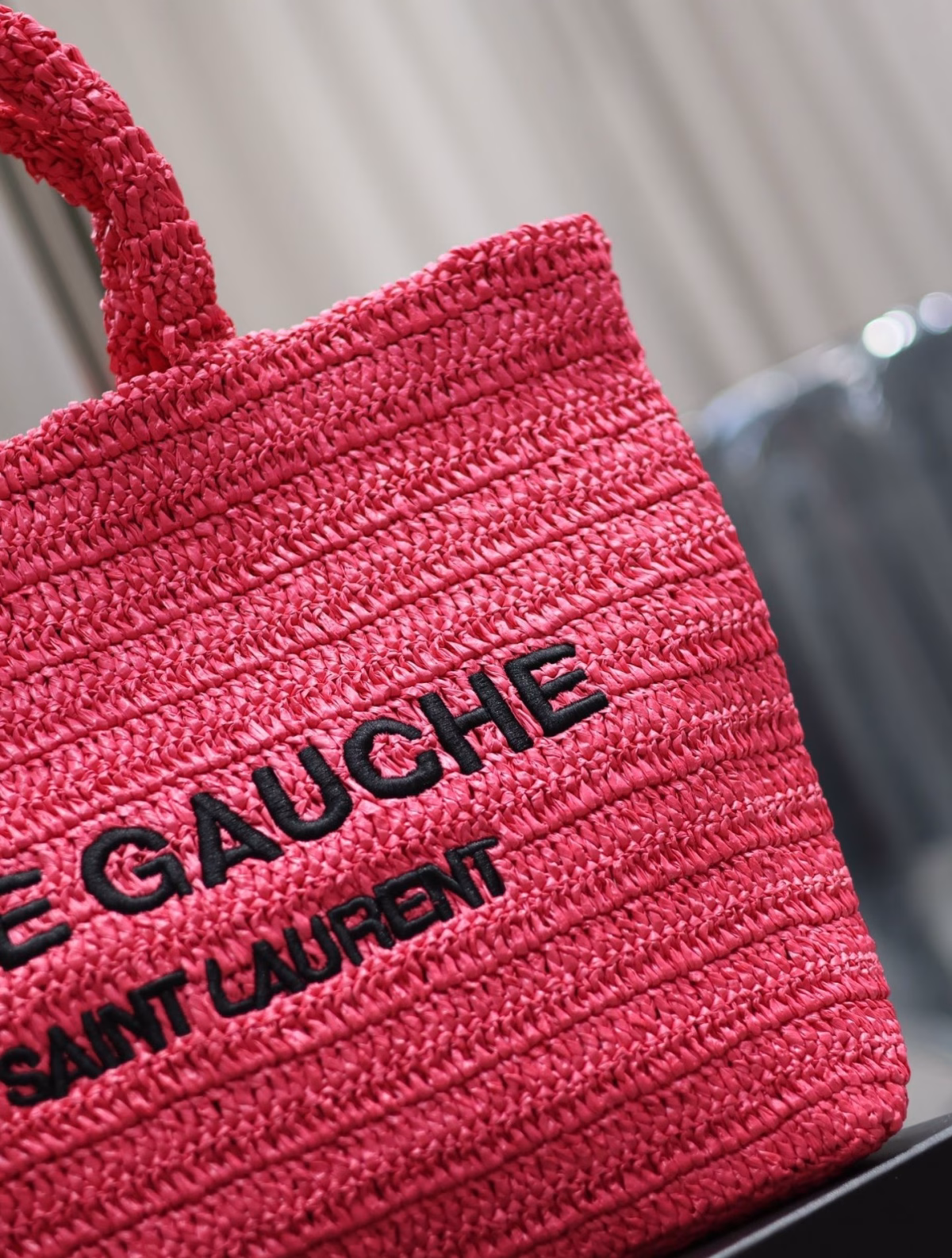 Saint Laurent Rive Gauche Tote Bag in Neon Pink Raffia Crochet - Image 2
