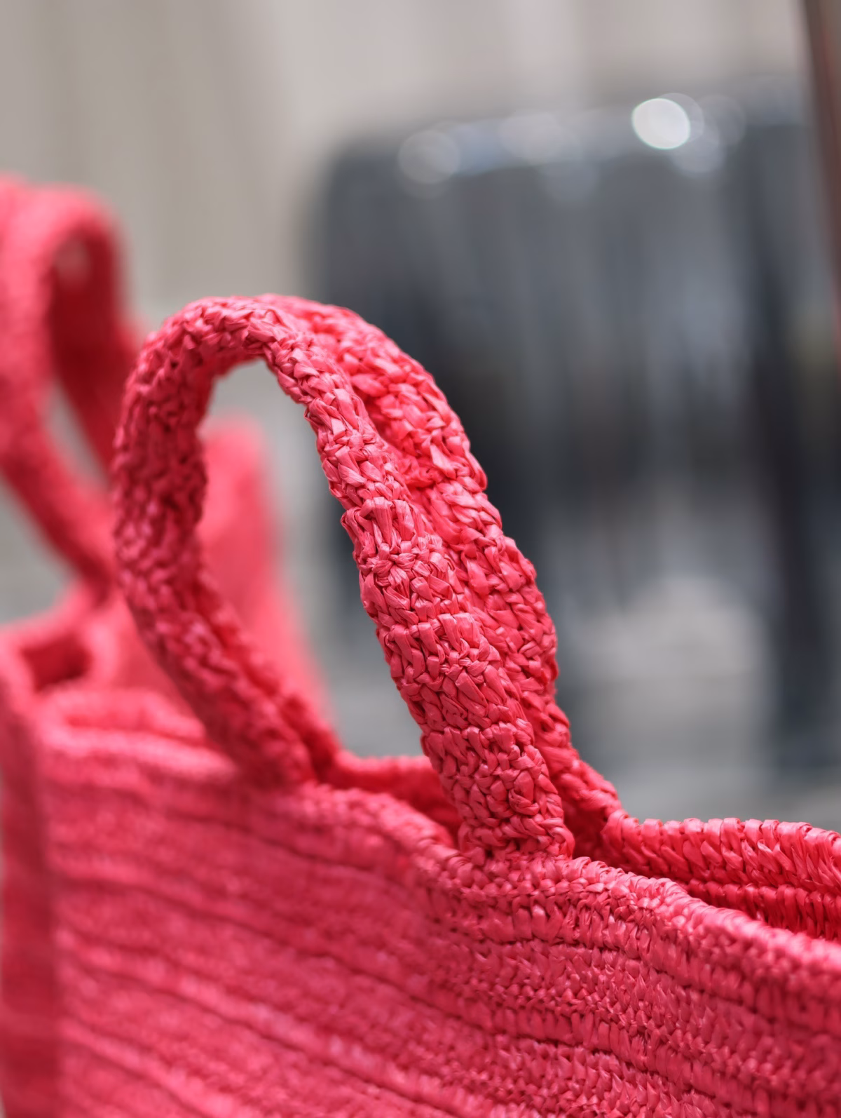 Saint Laurent Rive Gauche Tote Bag in Neon Pink Raffia Crochet - Image 3