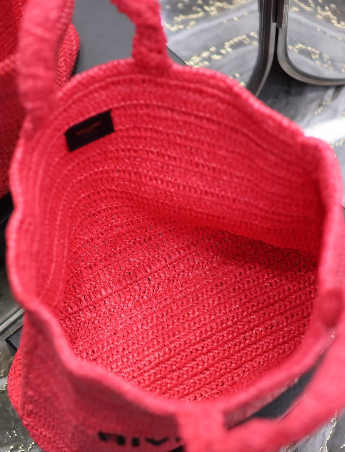 Saint Laurent Rive Gauche Tote Bag in Neon Pink Raffia Crochet - Image 4