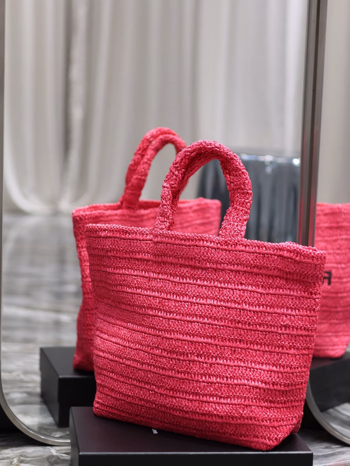Saint Laurent Rive Gauche Tote Bag in Neon Pink Raffia Crochet - Image 5