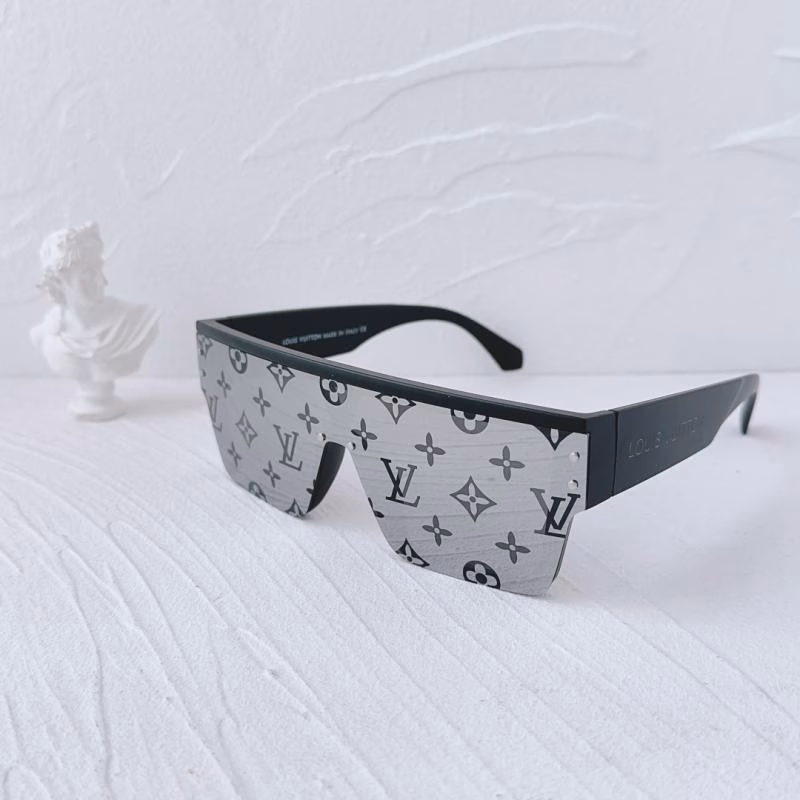 1 LV Louis Vuitton Monogram Noir Square Sunglasses with Thick Temples (Replica Version) - Image 1