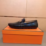 Burberry's latest casual and stylish driving shoes