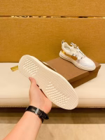 Versace's popular upgraded casual men's shoes - Image 9