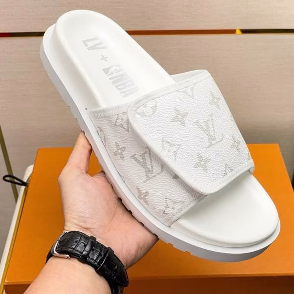 1 LV purchasing hot-selling men's slippers - Image 1