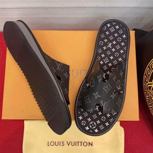 1 Louis Vuitton counter new casual men's slippers - Image 1