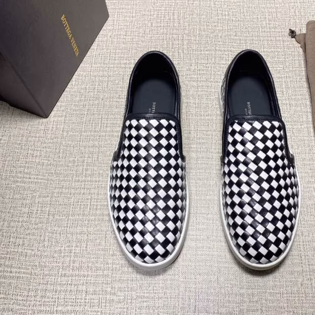 1 Bottega Veneta's new men's low-top sneakers‘ - Image 1