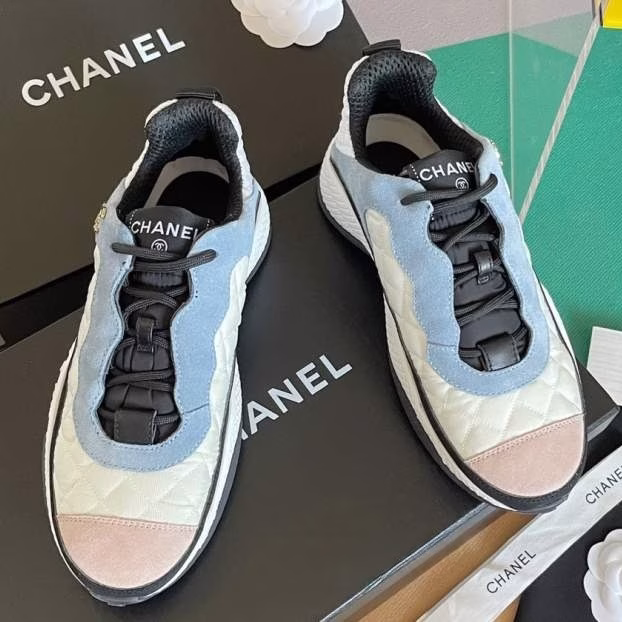 1 Chanel's early spring new argyle casual sports shoes - Image 1