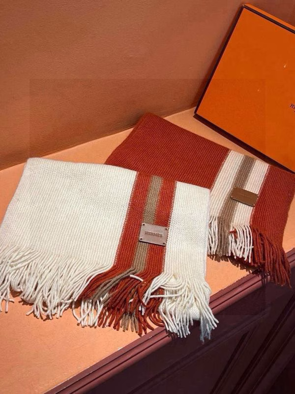 10 GUCCI High-End Cashmere Knit Scarf (Unisex) - Image 1