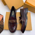 TOD'S 2025 New Small Chain T-Buckle Retro Loafers - Image 4