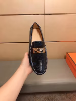 Burberry's latest casual and stylish driving shoes - Image 2