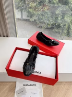 Salvatore Ferragamo Women's New Vara Plaque Ballet Flats - Image 5