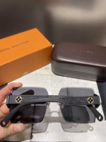 LV Women's Polarized Sunglasses - Image 3