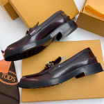 TOD'S 2025 New Small Chain T-Buckle Retro Loafers - Image 3