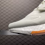 Adidas casual running shoes with ultra-elastic Boost midsole - Image 4