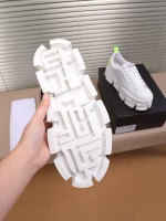 Versace's high-end sports and casual shoes that sell well all year round - Image 7