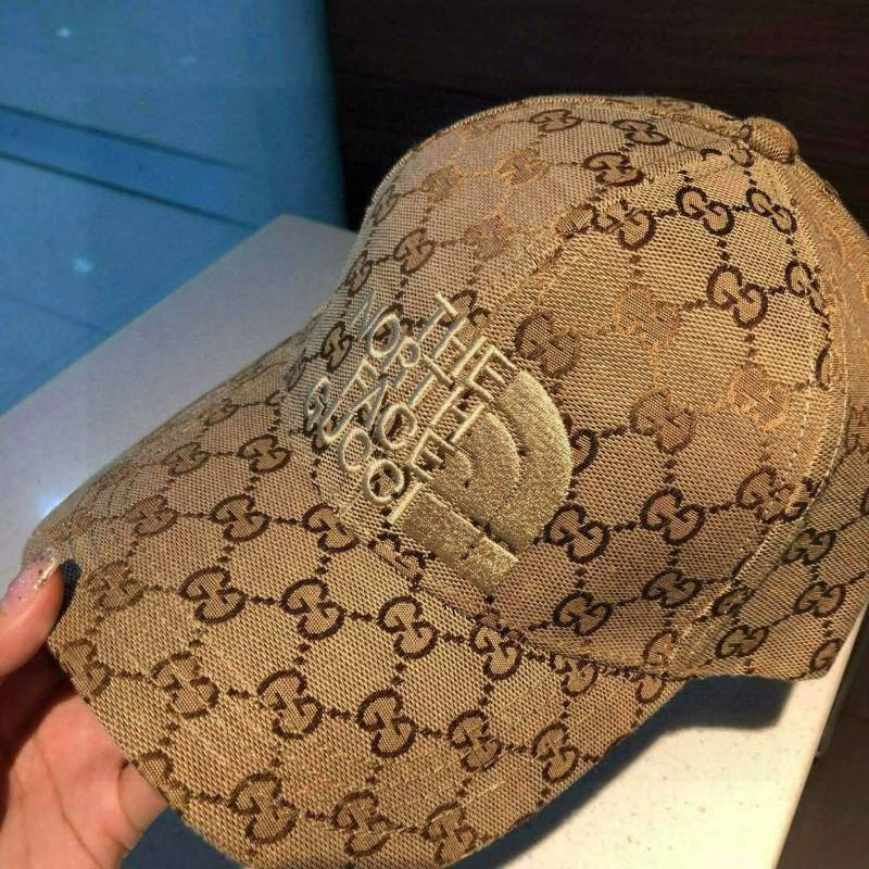 3 Gucci Casual-Style Baseball Cap - Image 1