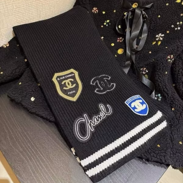 3 Chanel 2024 Autumn/Winter New College-Style Embroidered Badge Cashmere Knit Scarf - Image 1