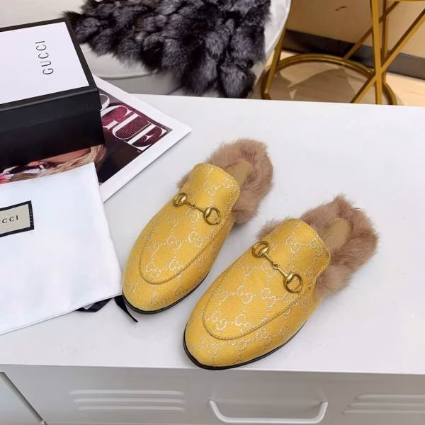 4 Gucci Fur Slippers - Image 1