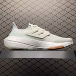 Adidas casual running shoes with ultra-elastic Boost midsole - Image 2