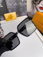 LV Louis Vuitton Women's Polarized Sunglasses - Image 3