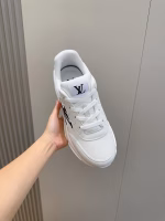 Louis Vuitton Classic 2025 Autumn/Winter Men's Classic Sneakers - Image 3