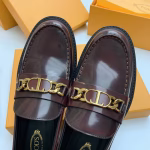 TOD'S 2025 New Small Chain T-Buckle Retro Loafers - Image 2
