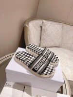 Dior 2022 Spring/Summer New Platform Embroidered Sandals - Image 2