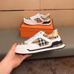 Burberry's new simple driving shoes - Image 2