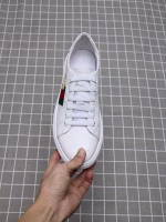 GUCCI Fine Pattern Casual White Sneakers - Image 5