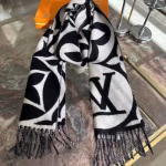Louis Vuitton 2023 AutumnWinter Medallion Scarf - Image 10
