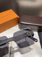 LV Women's Polarized Sunglasses - Image 7