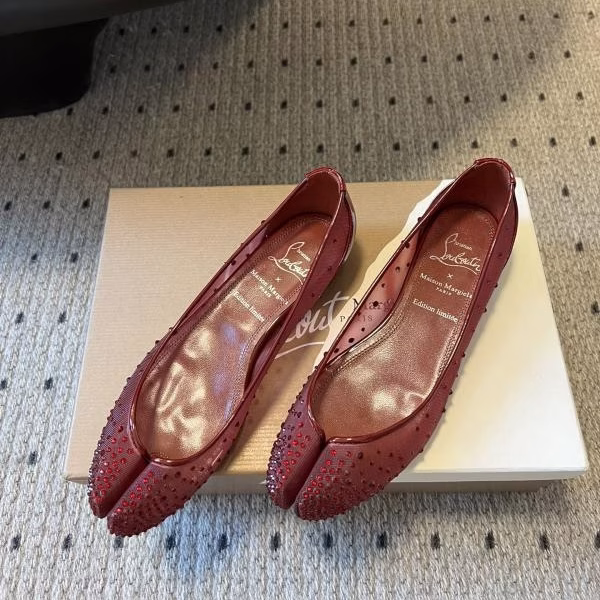 6 Christian Louboutin x Maison Margiela 2025 Spring/Summer Collaborative Toe-Separated Flat Shoes - Image 1