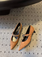 Hermès' Latest Spring-Summer Kelly-Buckle Pointed-Toe Single Shoes - Image 8