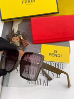 Fendi 2025 Spring New Square Polarized Sunglasses - Image 3