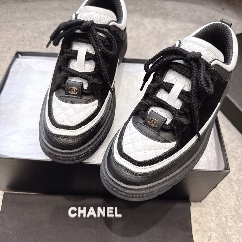 65e50248ce04de97bc8648416d1cfa77 CHANEL 25B Autumn/Winter New Lace-up Sneakers - Image 1