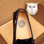 Versace's new men's casual slip-on shoes - Image 6