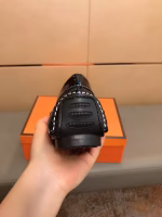 Burberry's latest casual and stylish driving shoes - Image 6