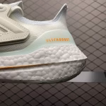 Adidas casual running shoes with ultra-elastic Boost midsole - Image 7