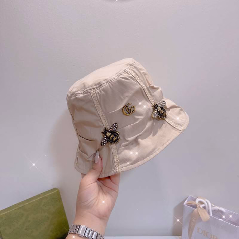 8 Gucci New Arrival Bee-Embellished Bucket Hat - Image 1
