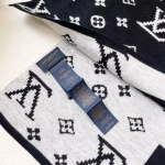 Louis Vuitton 2023 Couple-Style Knit Cashmere Scarf - Image 7