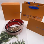 LV Louis Vuitton Women's Limited-Edition Belt with Heart Buckle - Image 7